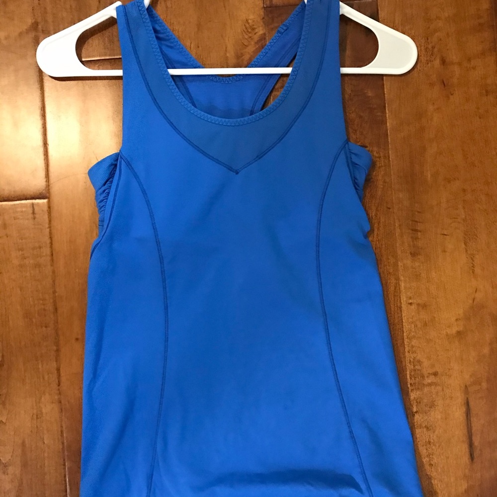 Lululemon top with built in bra in blue